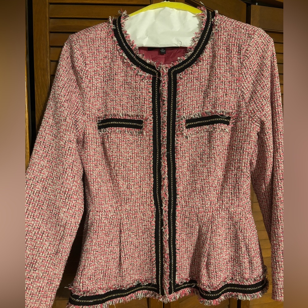 Tweed jacket with hook and eye closure. Comfortable fit.